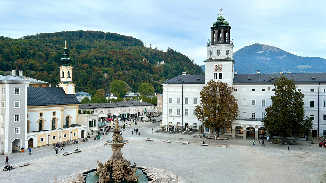 Residenzplatz mit St. Michaelskirche | © Tourismus Salzburg / K. Brugger