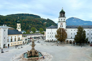 Residenzplatz mit St. Michaelskirche | © Tourismus Salzburg / K. Brugger