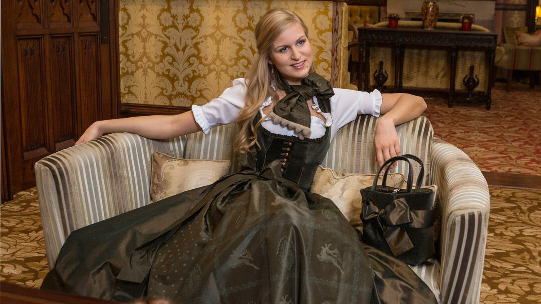 Braunes, langes Dirndl von Susanne Spatt | © Susanne Spatt