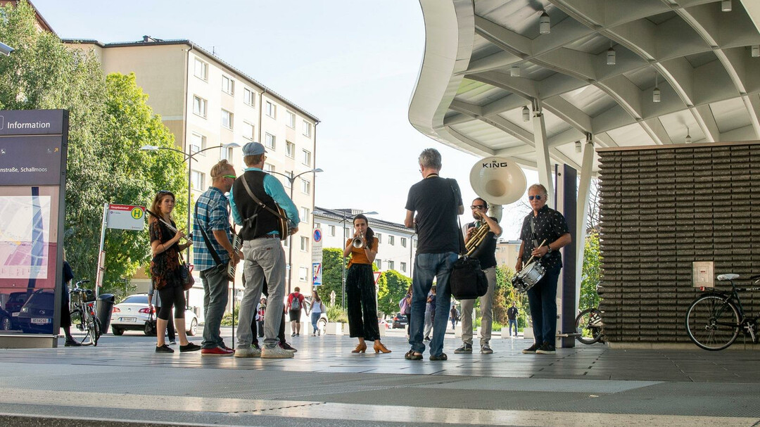 Music in the bus | © bahnhoffestival.at