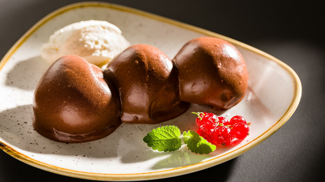 Profiterole Dessert | © Sheraton Grand Salzburg