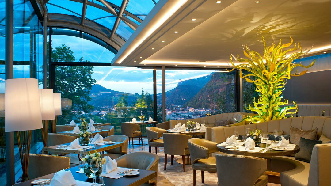 Restaurant GLASS GARDEN mit Blick auf Salzburg | © HOTEL SCHLOSS MÖNCHSTEIN*****s