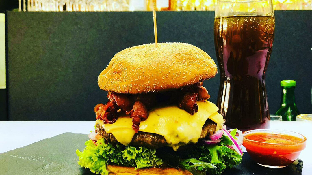 Burger | © Timeless, Café.Bar.Lounge