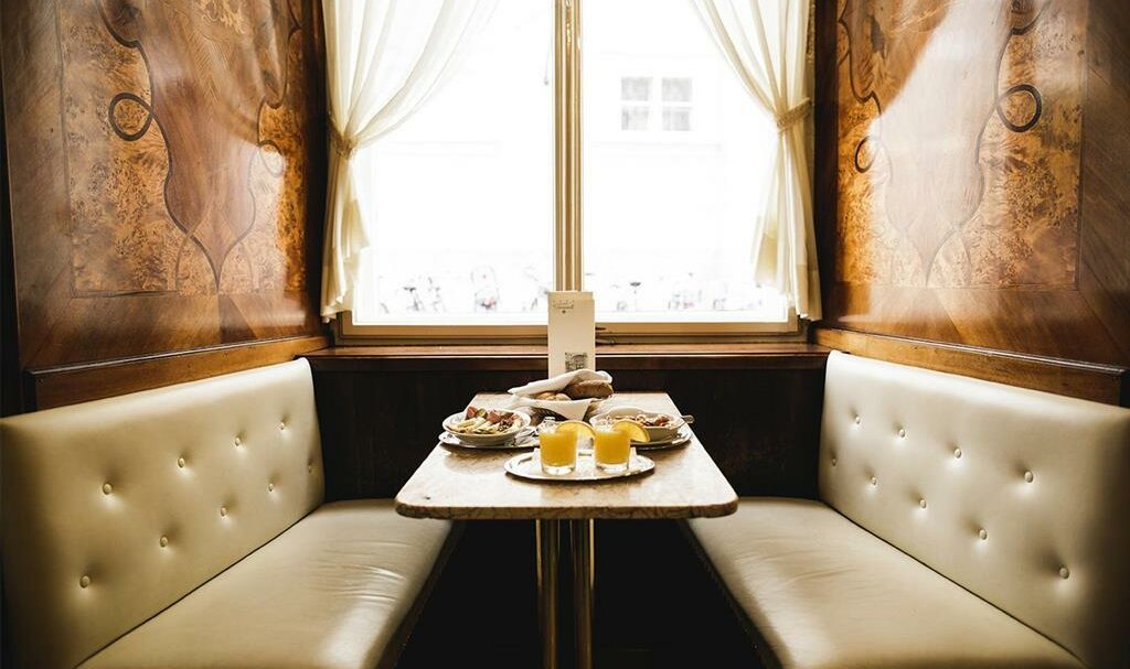 Snack at Café Tomaselli | © Cafe Tomaselli