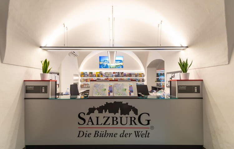 Counter Toursit Info Mozartplatz | © Tourismus Salzburg / G.Breitegger