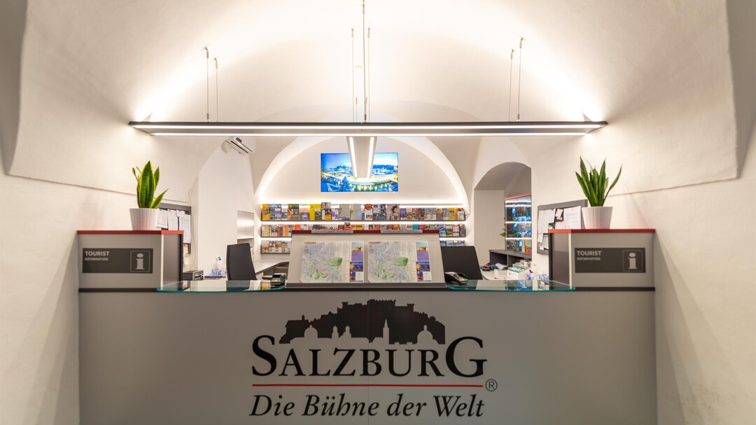 Counter Toursit Info Mozartplatz | © Tourismus Salzburg / G.Breitegger