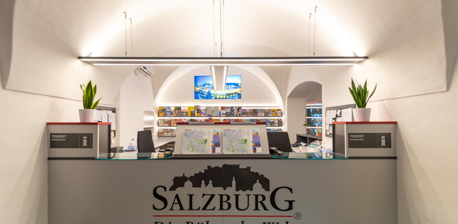 Counter Toursit Info Mozartplatz | © Tourismus Salzburg / G.Breitegger