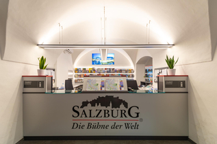 Counter Toursit Info Mozartplatz | © Tourismus Salzburg / G.Breitegger