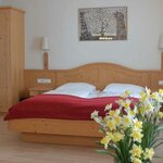 Image de Chambre à trois lits, douche, WC