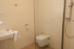 Bad_Vierbettzimmer_1