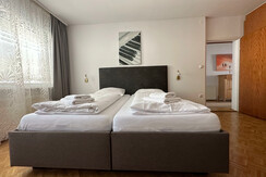 Komfort Apartment - Grosses Doppelbett im Schlafzi