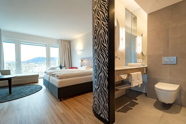 Doppelzimmer mit Bad | © Amadeo Schaffenrath