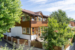 Haus außen mit Garten