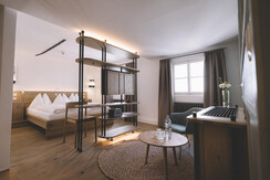 Doppelzimmer LARGE arthotel Blaue Gans Ingo Pertra