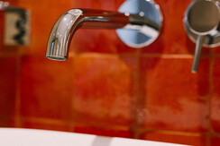 Doppelzimmer Bad Detail Wasserhahn arthotel Blaue 