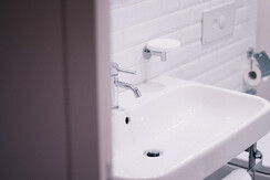 Juniorsuite Badezimmer arthotel Blaue Gans Ingo Pe