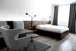 Juniorsuite grau arthotel Blaue Gans Ingo Pertrame