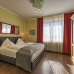 Photo of single room with shower, WC