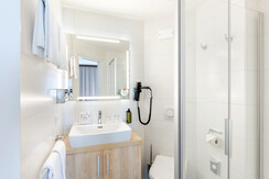 044-BD-bathroom-example-double-room-superior-super