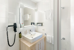 048-BD-bathroom-example-double-room-superior-super