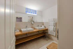 AMADEUS-Zimmer-34-ASP-photo-by-michaelgroessinger.