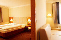 306 Bett mit Vorraum