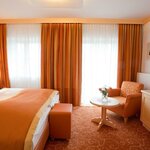 Photo of double room with shower or bath tub, WC