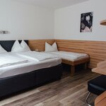 Photo of room with 4 beds-shower or bath tub, WC