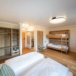 Zdjęcie Pokój rodzinny, prysznic lub wanna, WC