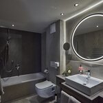 Zdjęcie double room with shower or bath tub, WC