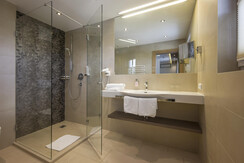Hotel_Gabi_Wals_Zimmer_Bad_1