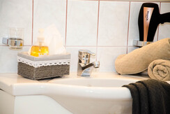 Badezimmer mit Dusche