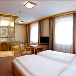 immagine di camera 3 letti doccia, vasca