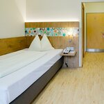 Photo of single room with shower, WC