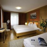 Photo of triple room with shower, WC