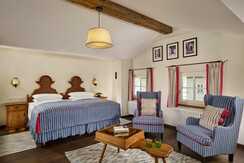 Room (c) Hotel Goldener Hirsch