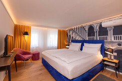 STEIN-Zimmer-515-SDZ-photo-by-michaelgroessinger.c