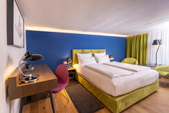 STEIN-Zimmer-412-SDZ-photo-by-michaelgroessinger.c