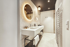 Suite mit offenem Bad