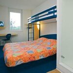 Image de chambre à 2 lits avec douche, WC