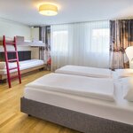 Photo of 4-bed room, bath, toilet