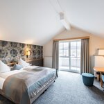 Image de chambre à 3 lits avec douche, WC