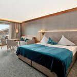 Image de chambre à 4 lits avec douche, WC