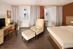 Doppelzimmer mit Fernsehsessel