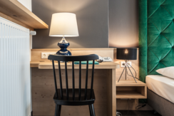 SUP grau gruen Schreibtisch Markus_Sittikus_60x35_