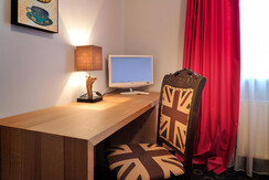 writingdesk sigle room