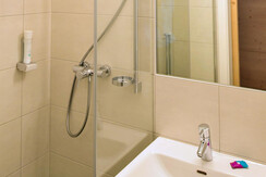 bath with shower single room