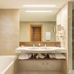 Фото 3-местный номер, Душевая кабина или ванна, туалет, одна спальня