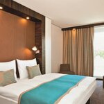 Фото комната на двоих, shower or bath, toilet | © Motel One