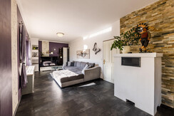 Geräumiges Wohnzimmer